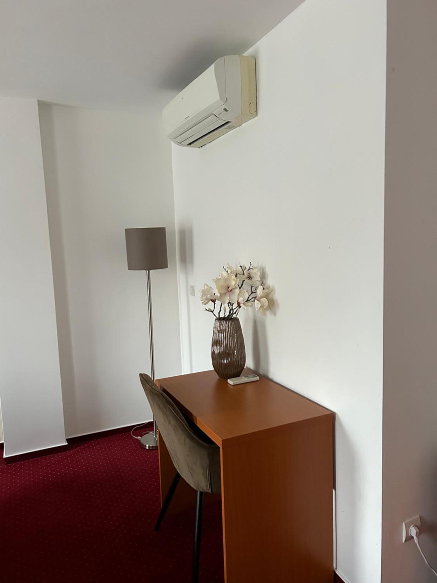 Hotel Evan U Hoffera Topoľčany Esterno foto