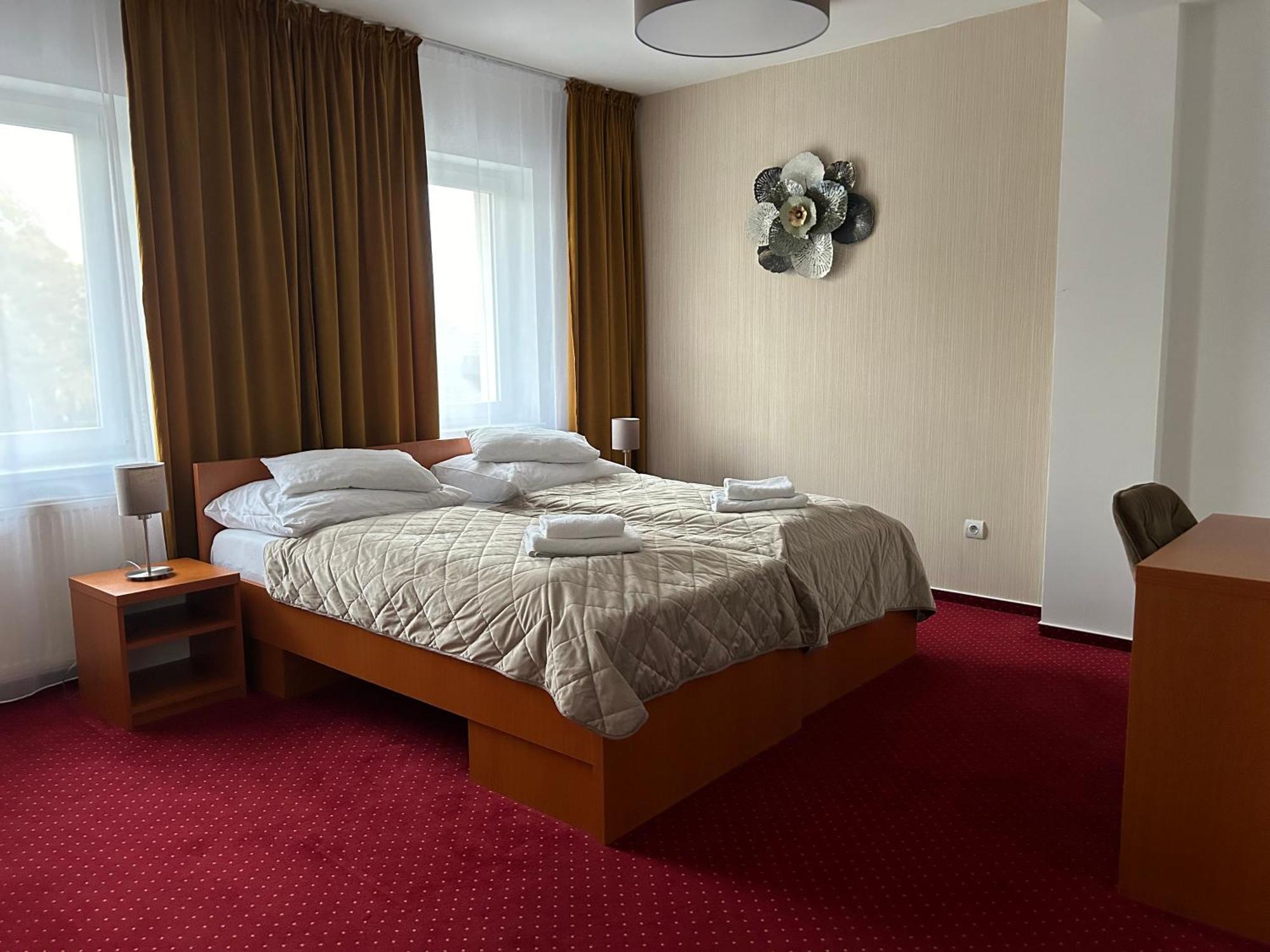 Hotel Evan U Hoffera Topoľčany Esterno foto