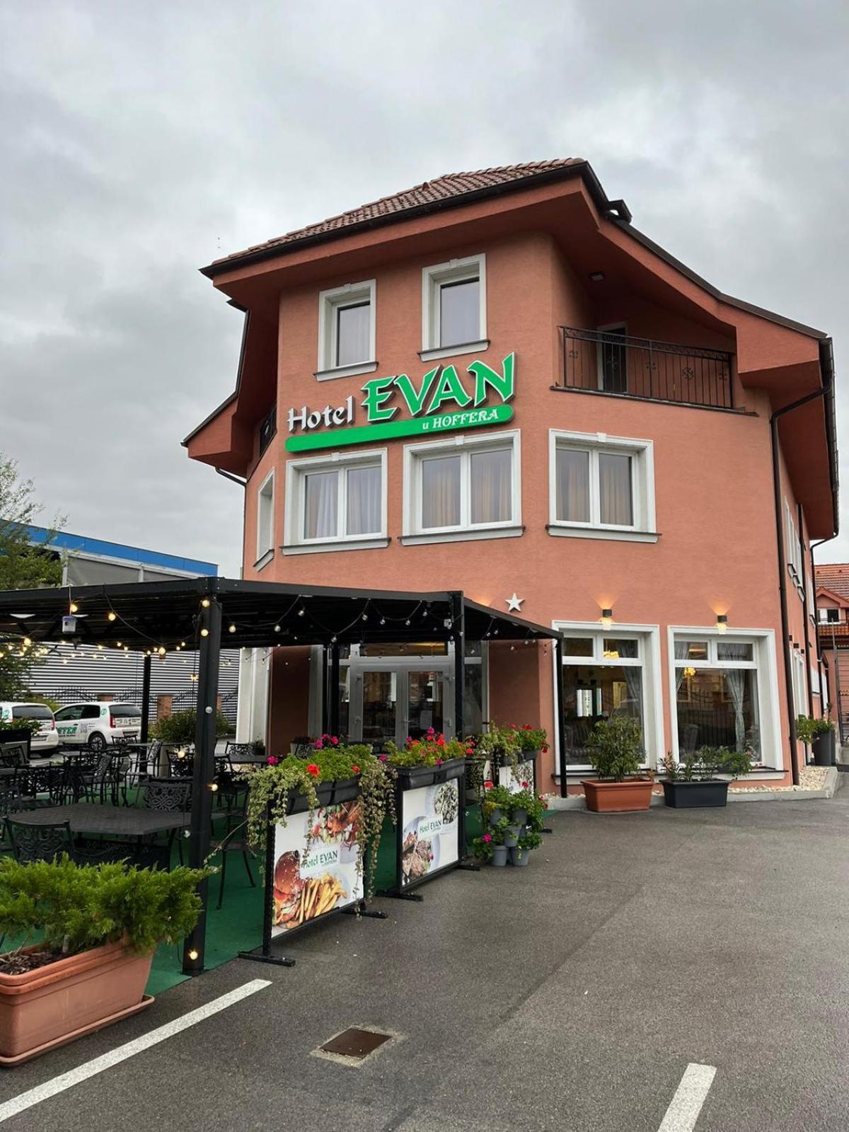 Hotel Evan U Hoffera Topoľčany Esterno foto