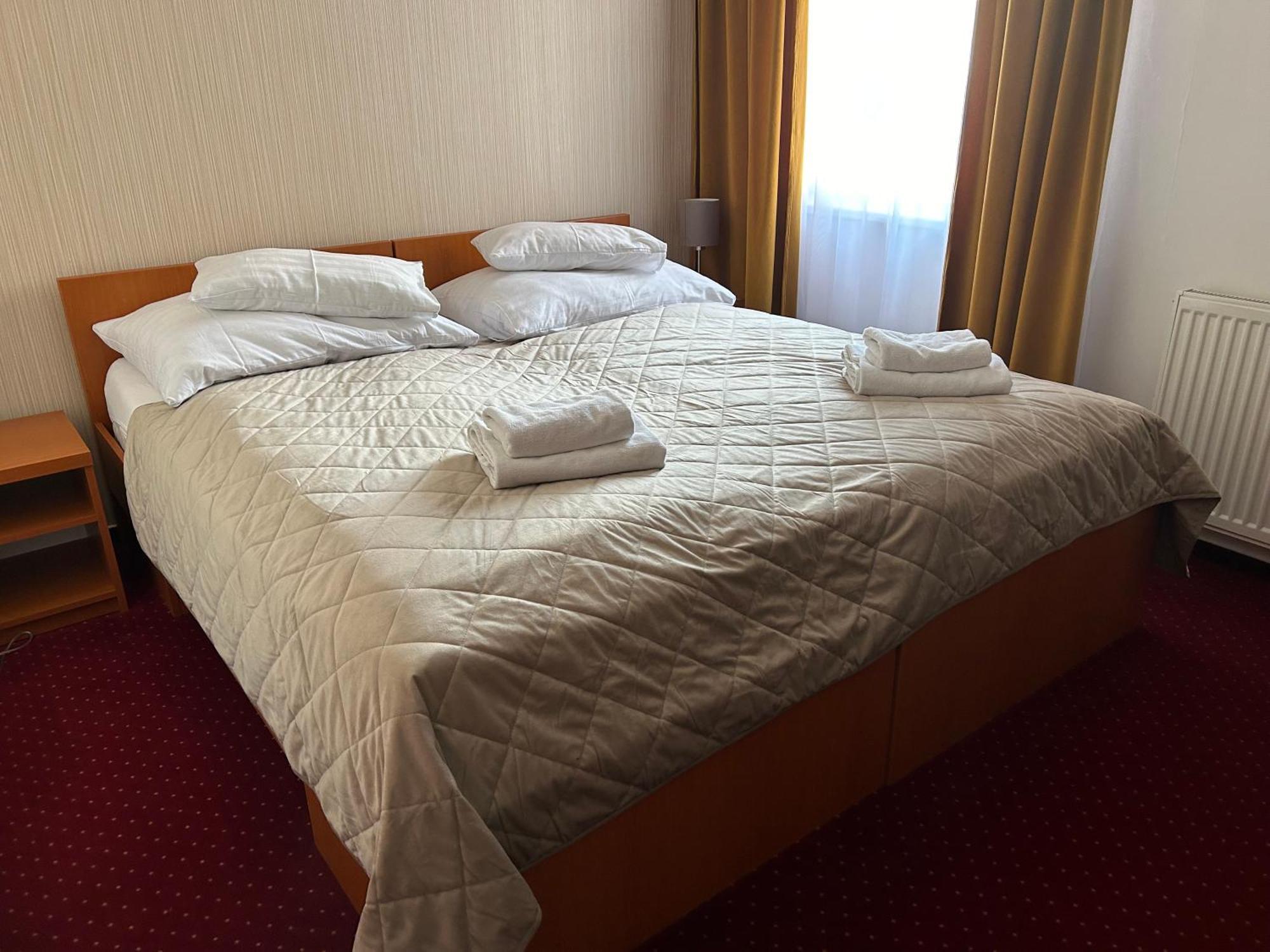 Hotel Evan U Hoffera Topoľčany Esterno foto