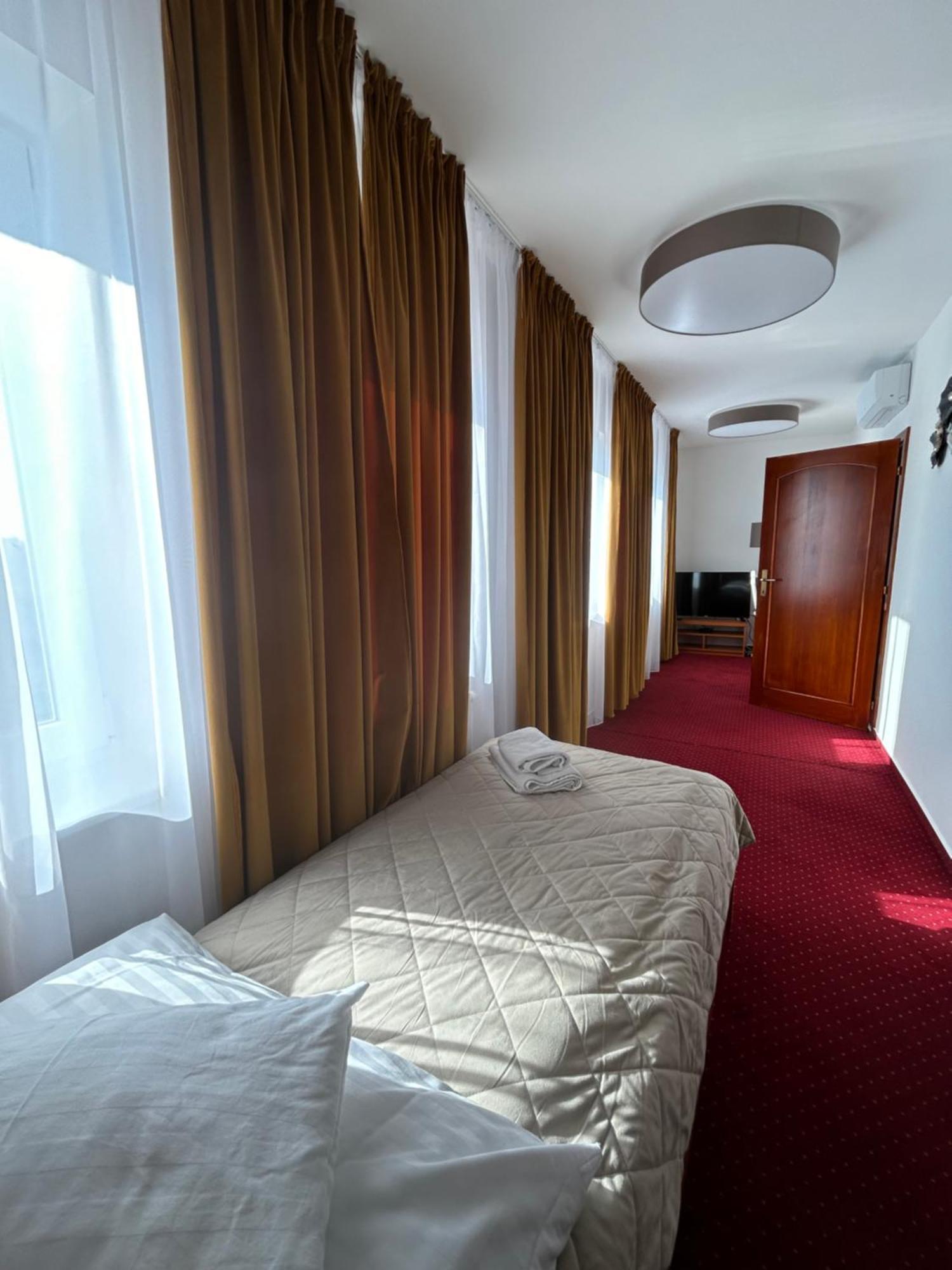 Hotel Evan U Hoffera Topoľčany Esterno foto