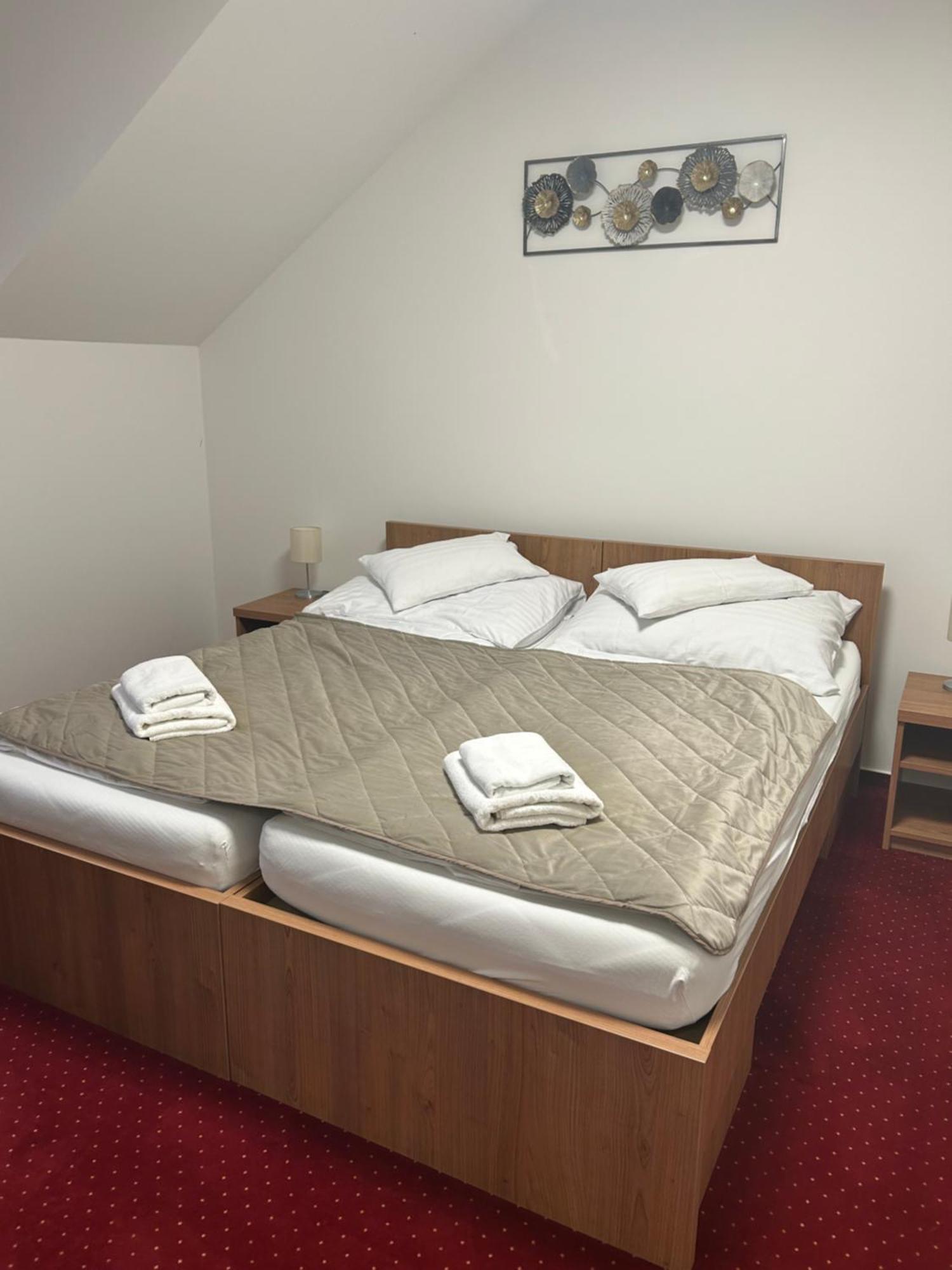 Hotel Evan U Hoffera Topoľčany Esterno foto