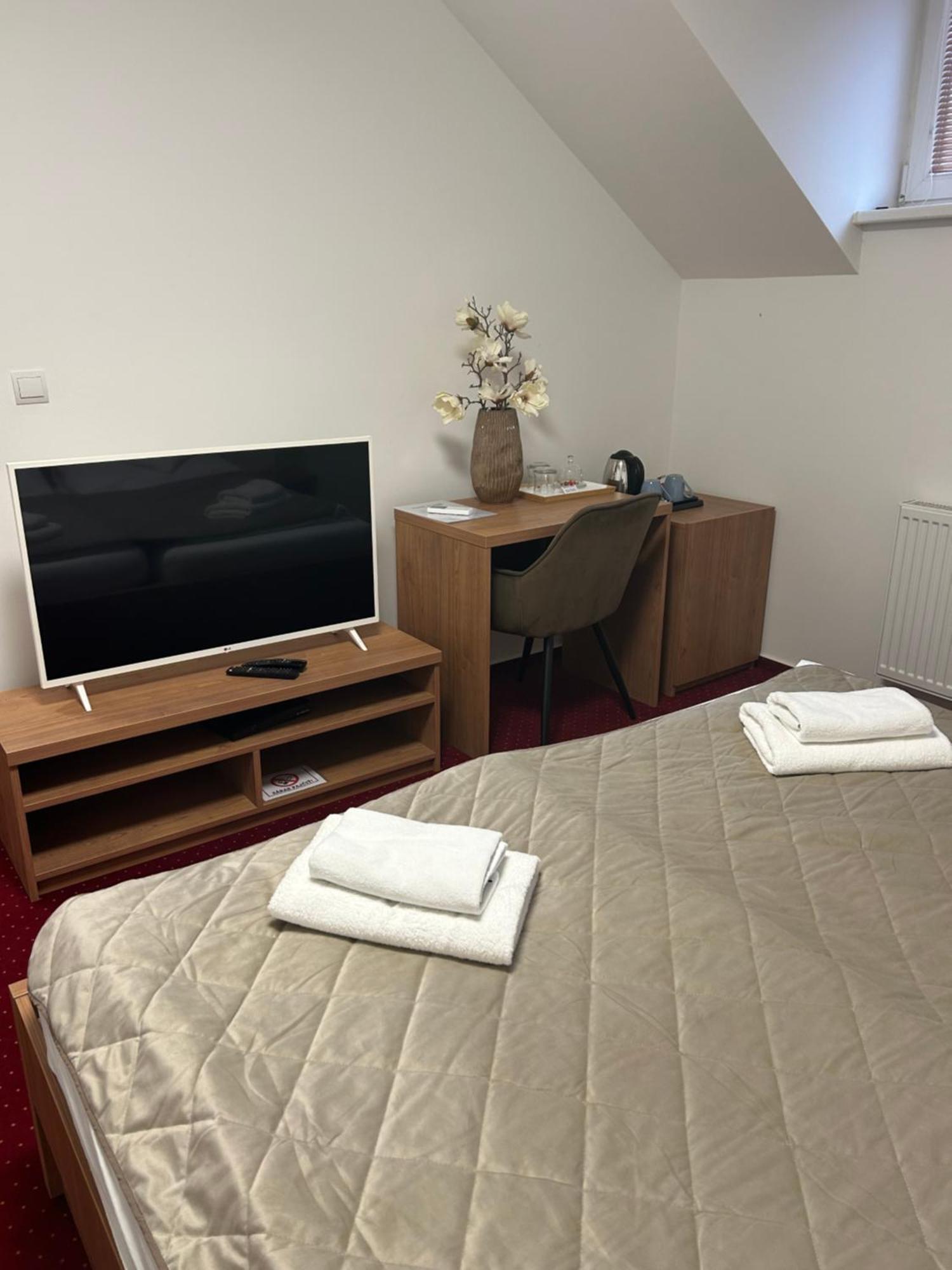 Hotel Evan U Hoffera Topoľčany Esterno foto
