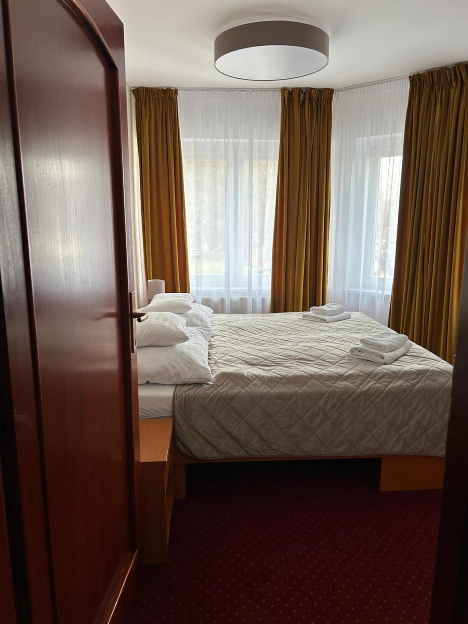 Hotel Evan U Hoffera Topoľčany Esterno foto