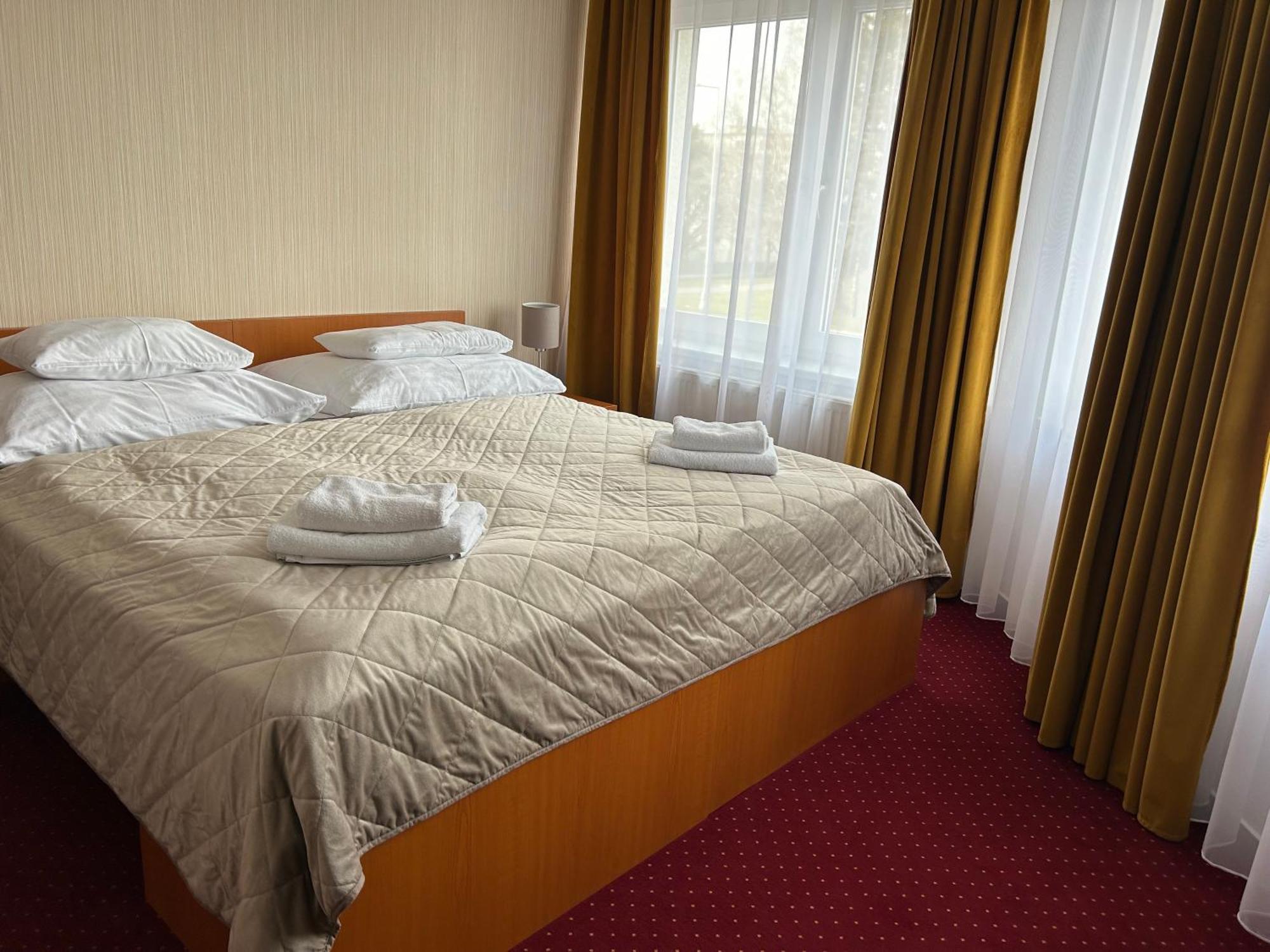 Hotel Evan U Hoffera Topoľčany Esterno foto