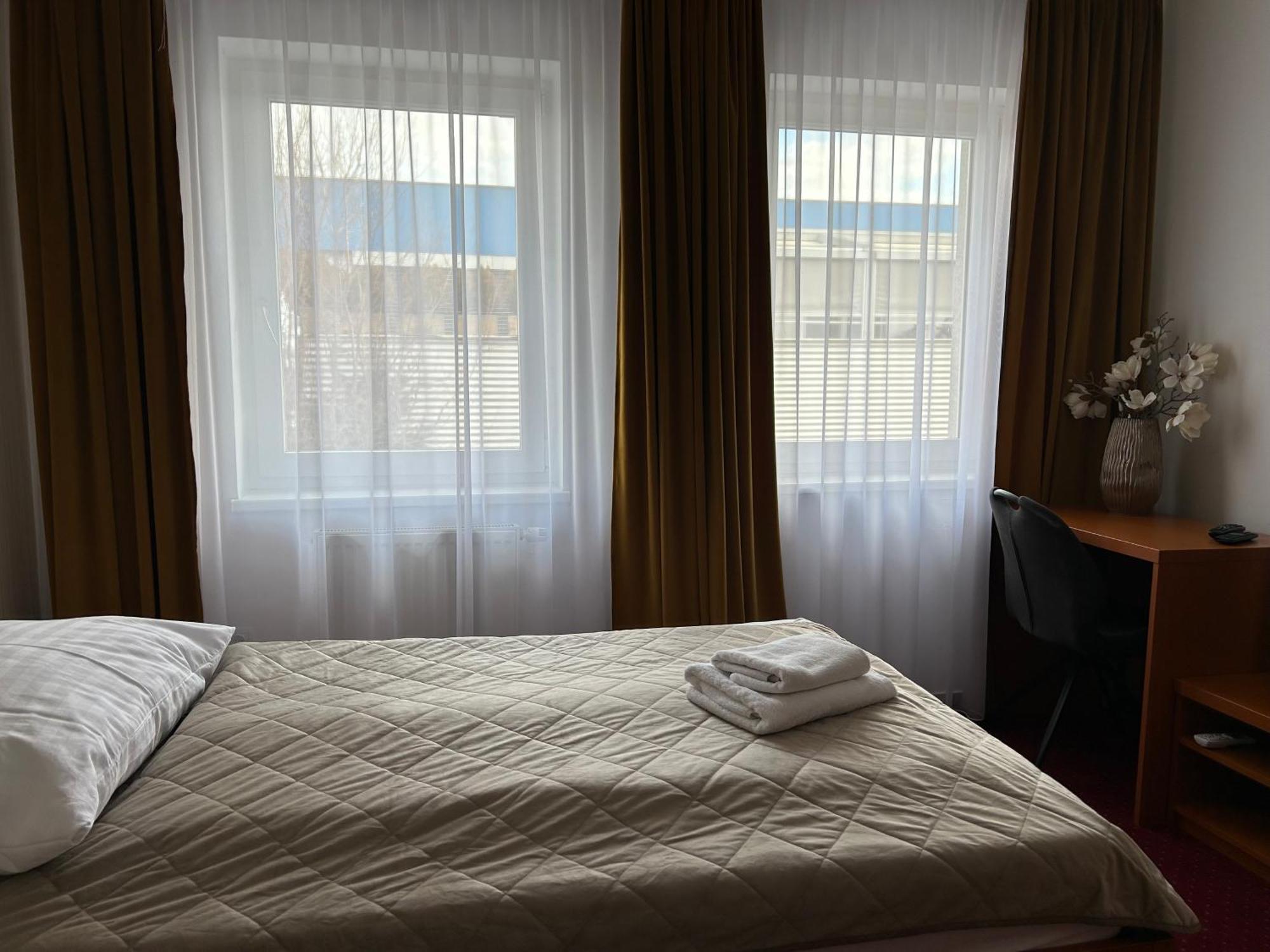 Hotel Evan U Hoffera Topoľčany Esterno foto
