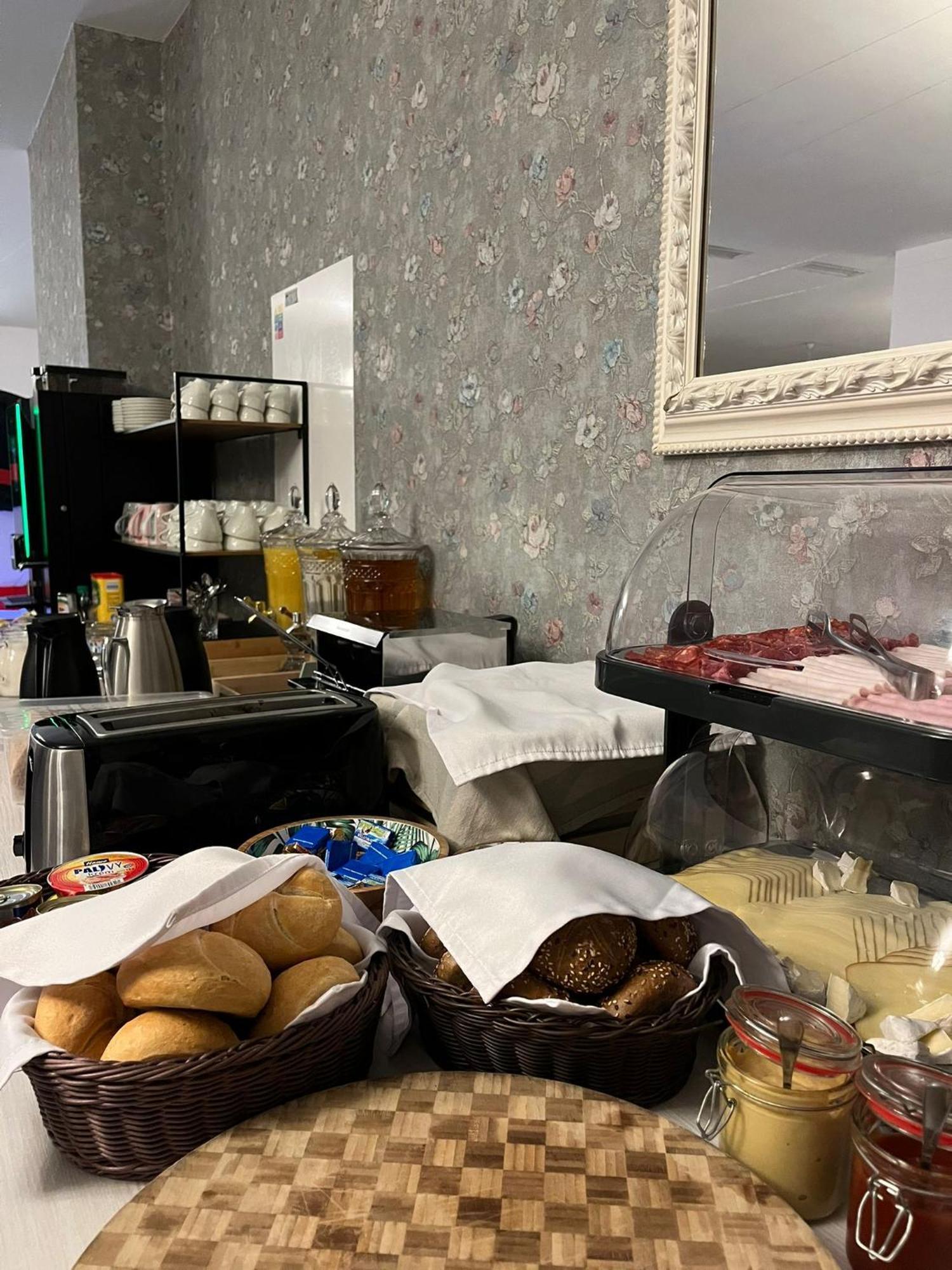 Hotel Evan U Hoffera Topoľčany Esterno foto